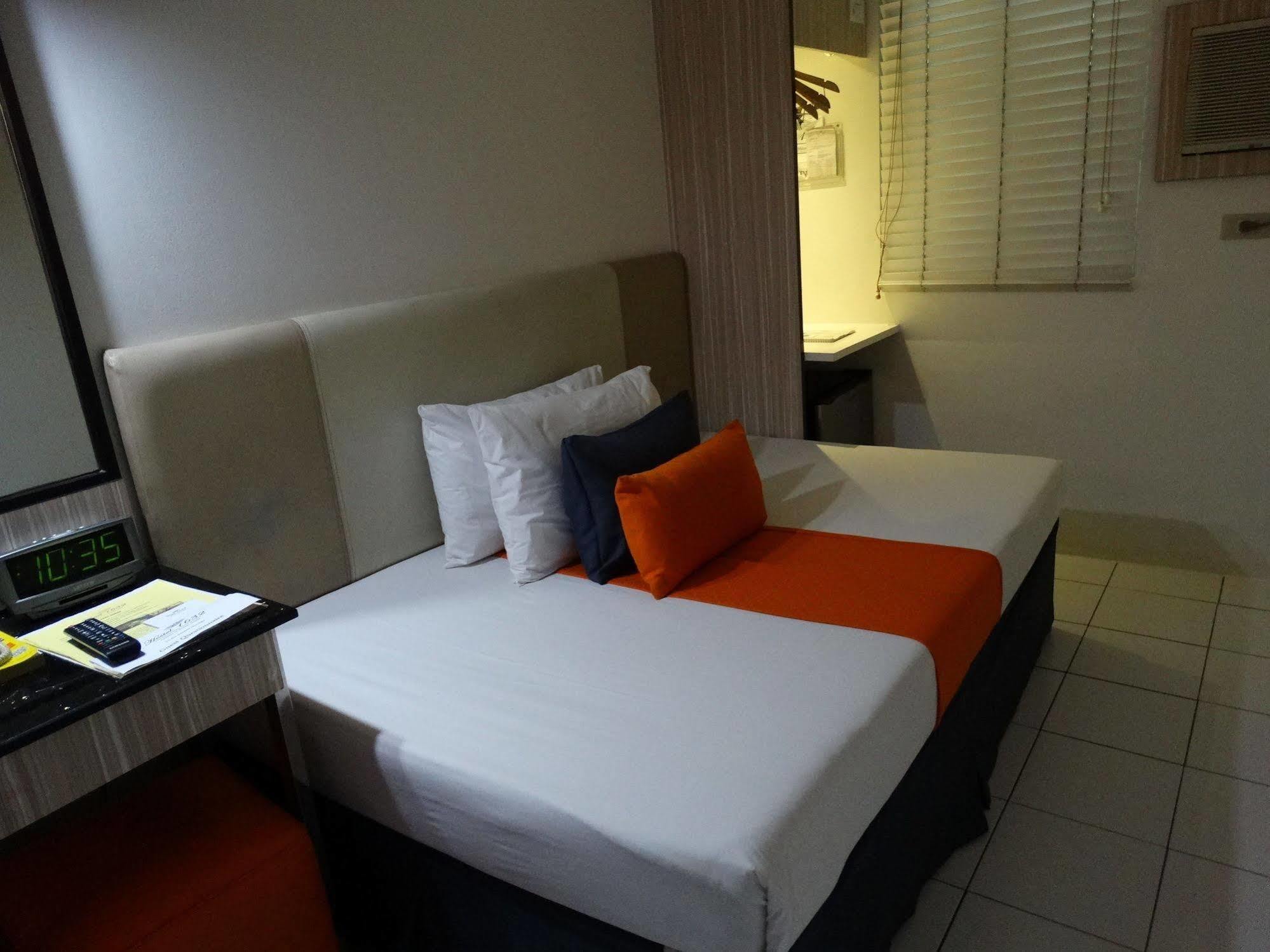 Hostel 1632 Manila Zewnętrze zdjęcie